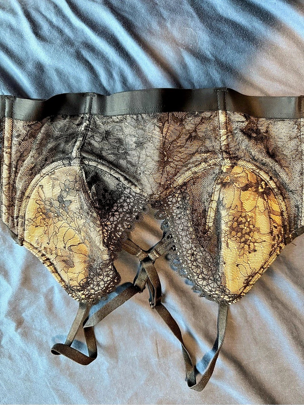 Victoria's Secret Floral Lace Bra in Black & nude Like New